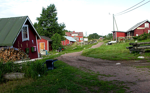 Kyl&auml; ja kyl&auml;tie