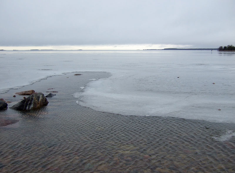Jäätä ja aukkoja Jäätä ja aukkoja