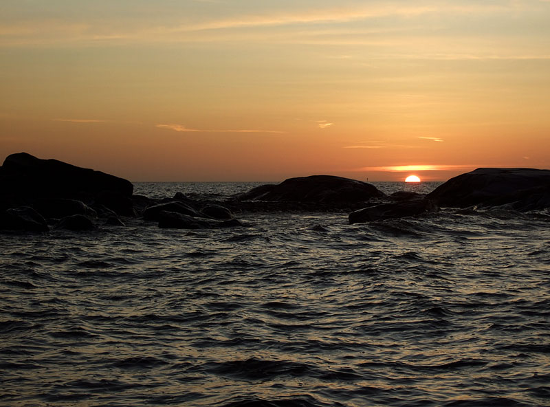 Aurinko laskee mereen Aurinko laskee mereen