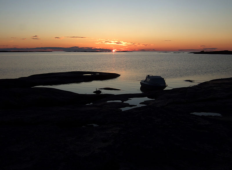 Keskiyön aurinnko ja Buster Keskiyön aurinnko ja Buster