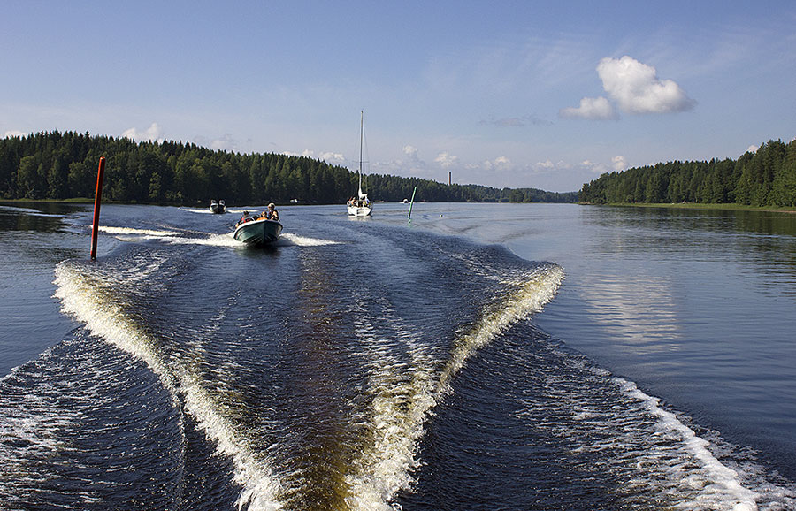 Ruuhkaa väylällä Ruuhkaa väylällä