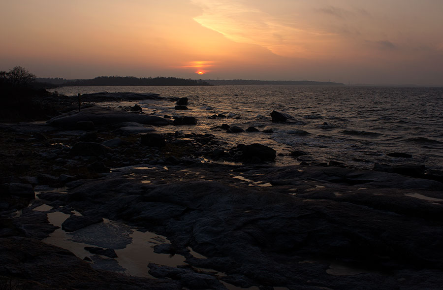 Auringonnousun aikaan Auringonnousun aikaan
