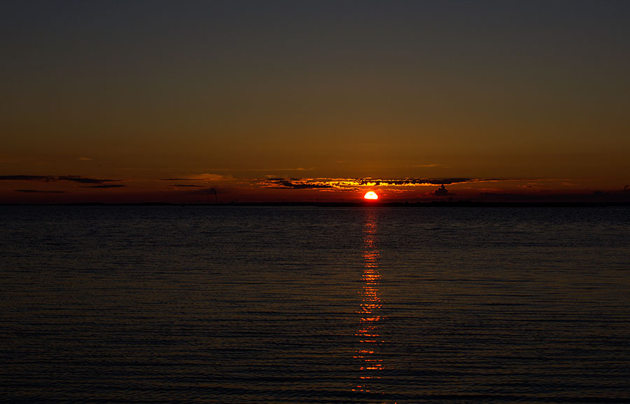 Aurinko nousee Aurinko nousee