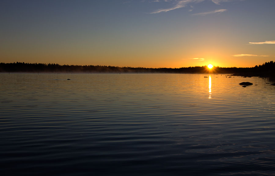 Aurinko nousee Aurinko nousee
