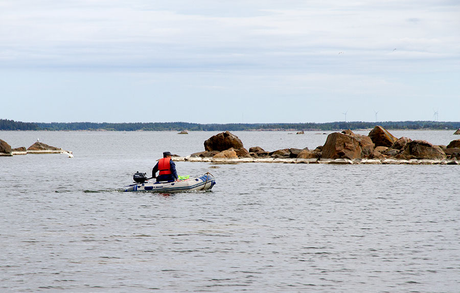Kari Mäntyjä ja kumivene Kari Mäntyjä ja kumivene
