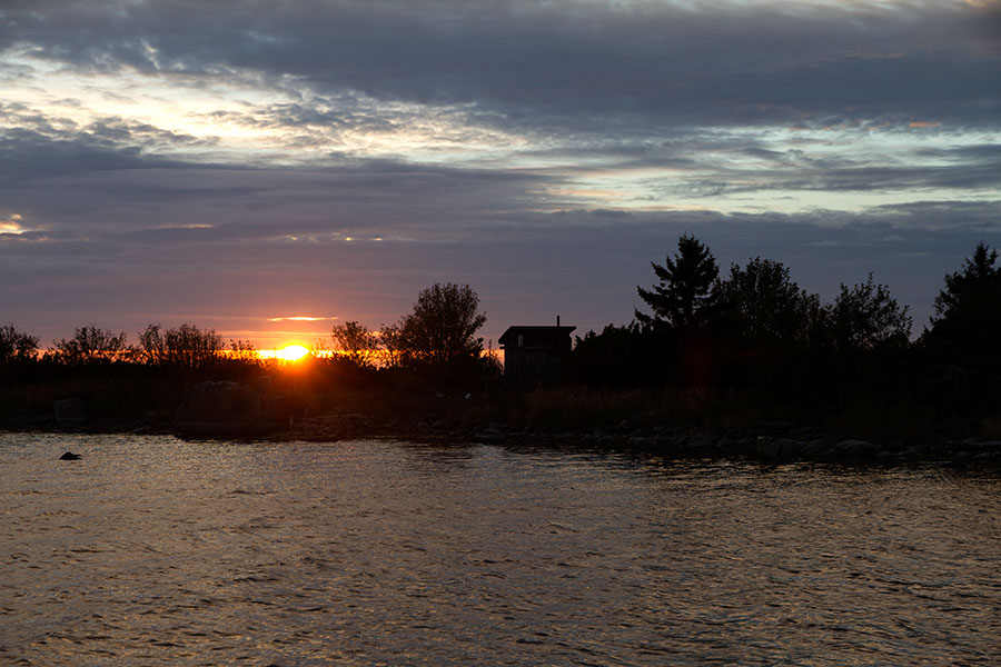 Aurinko laskee Aurinko laskee