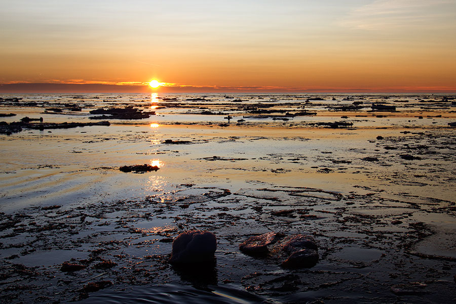 J�it� ja auringonlasku merell�