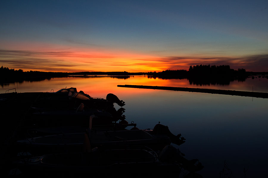 Pastuskerin veneranta auringonnousun aikaan Pastuskerin veneranta auringonnousun aikaan