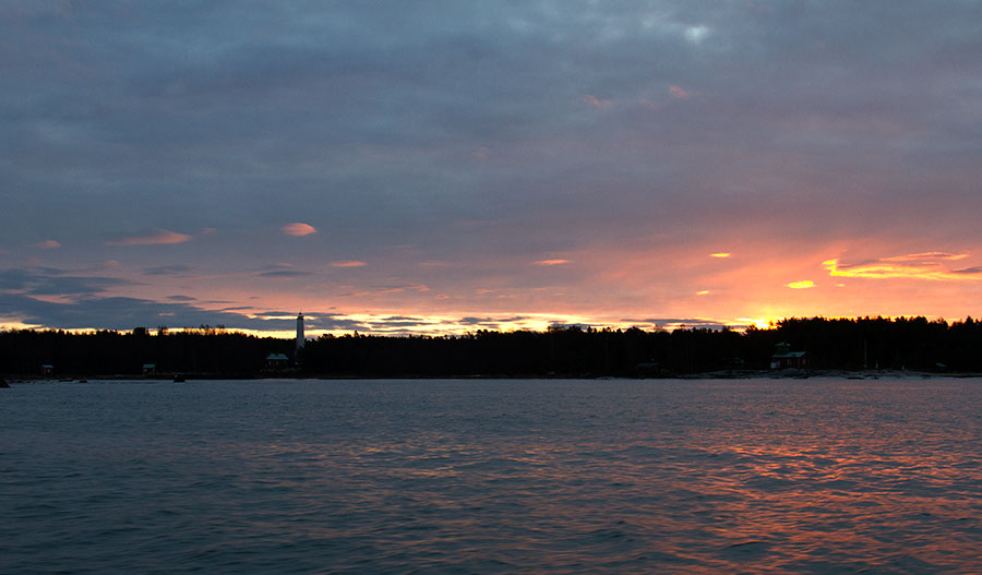 Auringonnousun aikaan Auringonnousun aikaan