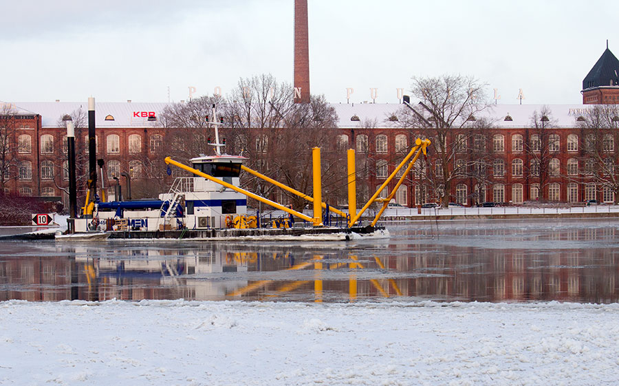 Ruoppaaja keskustassa Ruoppaaja keskustassa