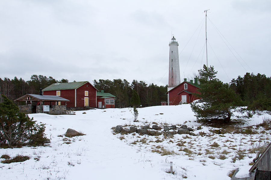 Majakka ja pihan rakennukset