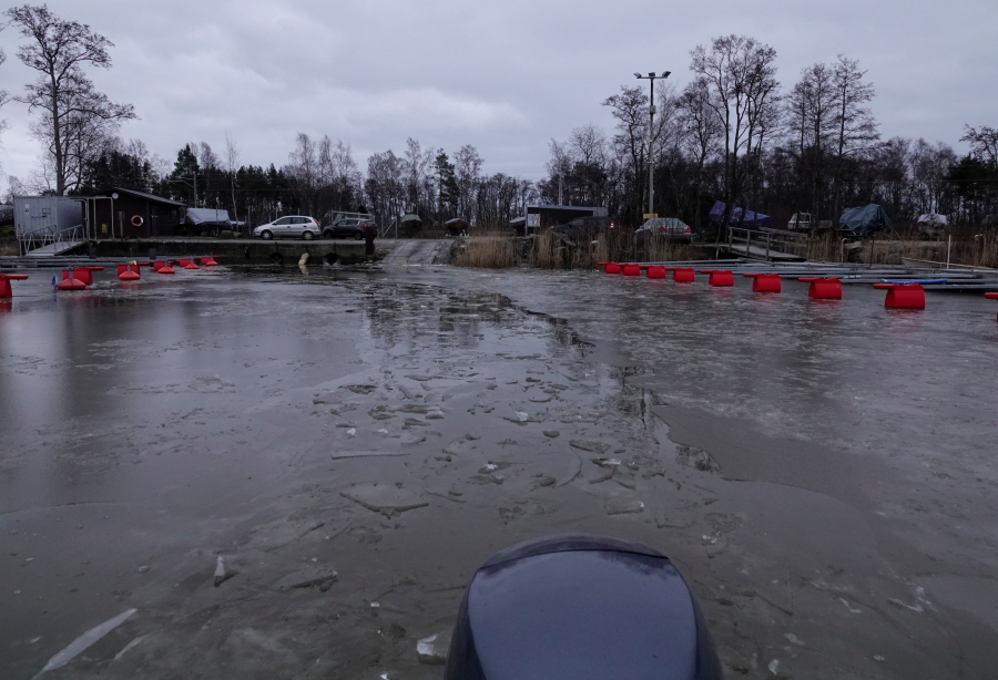 Jäitä
Kappelin laiturilla Jäitä Kappelin
laiturilla