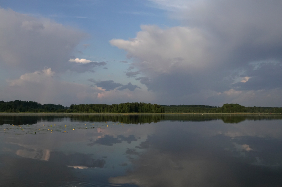 Tyynt� ja ukkospilvi�