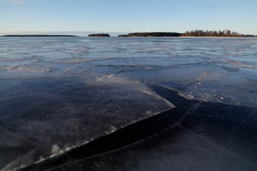 Yhteen jäätyneet lautat Yhteen jäätyneet lautat