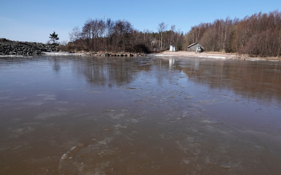 Reposaari ja yönyli jää